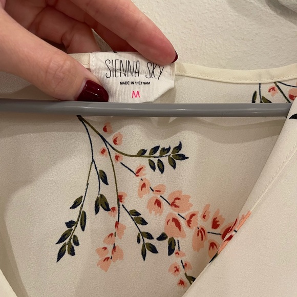 Sienna sky Flowy flower peplum shirt - Picture 2 of 2